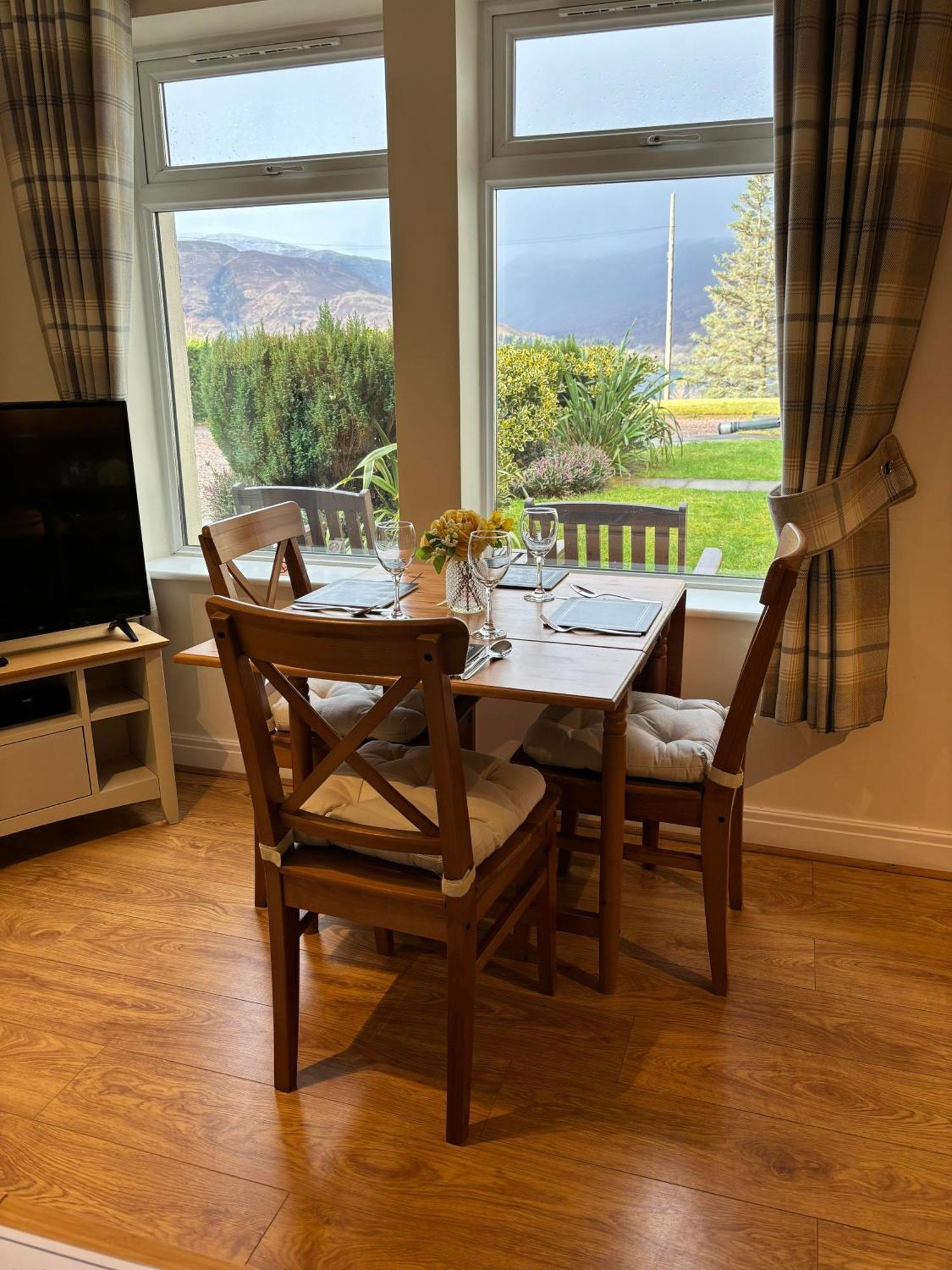 Conaglen, 2 Bedroom Lochside Flat Fort William Buitenkant foto